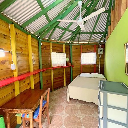 Judy House 2 - Lewis Backpacker Hostel Little Bay Quarto foto