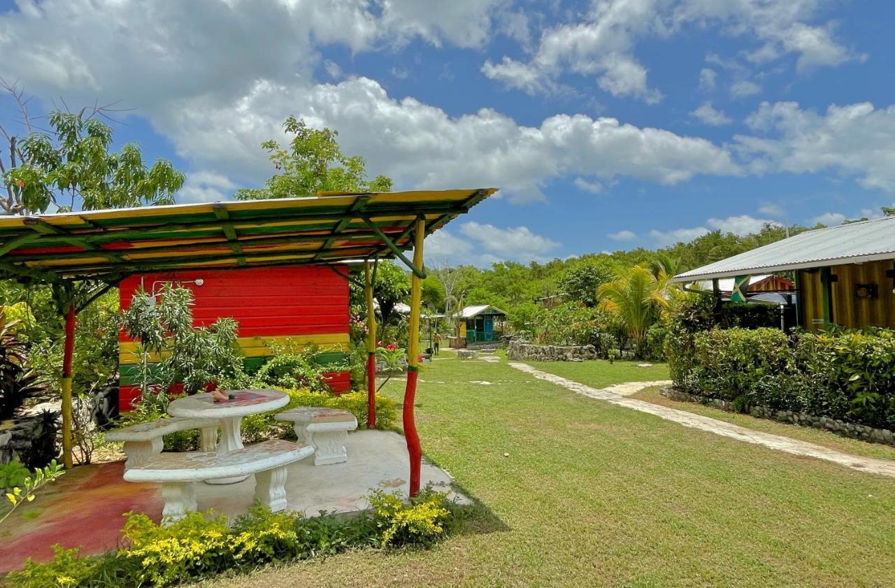 Judy House 2 - Lewis Backpacker Hostel Little Bay Exterior foto